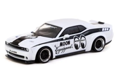 DODGE Challenger SRT Hellcat - Widebody  - Mooneyes - TARMAC 1:64 - Immagine 1 di 4