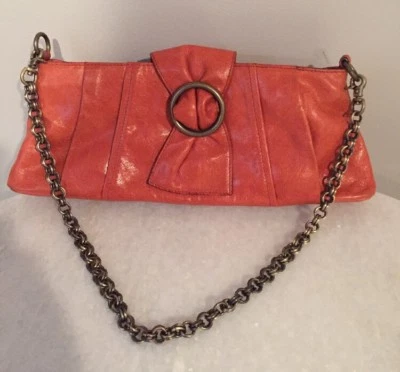 Bolso de hombro Hobo International de cuero naranja con correa de cadena Foto 1 de 4