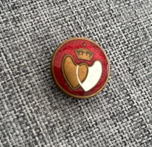 NATIONAL BLOOD DONOR BUTTERFLY VINTAGE BADGE - Picture 1 of 2