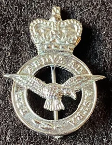 Royal Air Force Lapel Pin - Picture 1 of 2