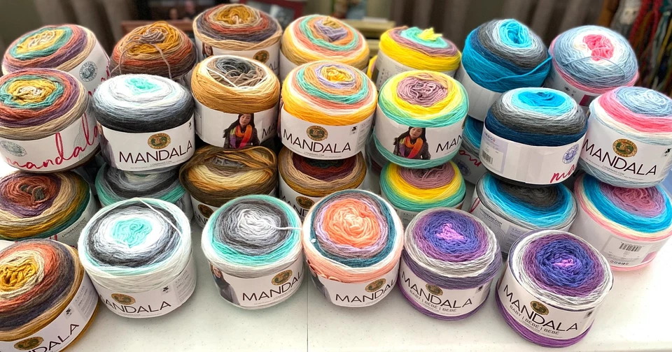 Pastel de hilo mandala marca León 3 luces DK auto rayas acrílico colores surtidos Foto 1 de 1