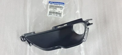 NEW OEM 16-22 JEEP GRAND CHEROKEE FOG LIGHT LAMP BEZEL DRIVERS SIDE 68261711AA - Image 1 of 4