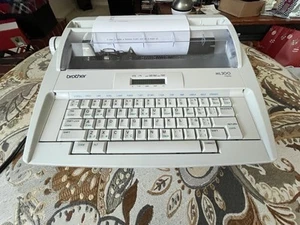 Brother ML-300 elektronische Anzeige Schreibmaschine - GETESTET FUNKTIONIERT Beschreibung lesen - Bild 1 von 9