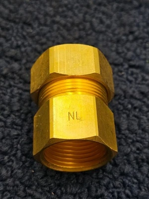 (QTY 3) Everflow C66R-7834-NL: 7/8" OD X 3/4" FIP Brass Compression Adapter - Image 1 of 4