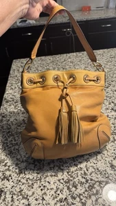 Bolso Cubo Michael Kors Dibujo Hombro Caramelo - Imagen 1 de 9