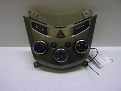 CHEVROLET SONIC 2015-2016 Heat/AC Controller graphite silver face plate - Image 1 of 2