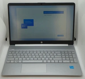 HP Pavilion 15s 15,6" FHD i3 11a generazione 8 GB RAM 256 GB SSD Windows 11 - Foto 1 di 9