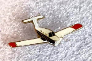 Vintage 1980s Beechcraft Aircraft Turbo Prop Plane Collectible Pin New NOS - Picture 1 of 3