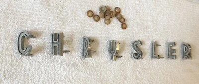 Chrysler 300 Newport New Yorker Windsor 1959 panel trasero letras debajo del maletero 59 Foto 1 de 4