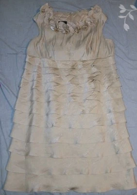 Vestido Colección Granero Champagne Dorado Con Volantes en Niveles Talla 16 Usado en Excelente Condición Foto 1 de 4