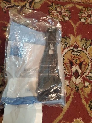 Cadillac XT4 2019-2023 parachoques trasero izquierdo soporte inferior OEM 84506771 Foto 1 de 2