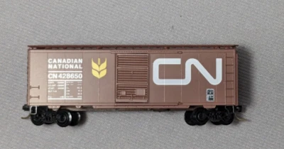 N scale  Micro Trains Line# 20550  CANADIAN NATIONAL  40' Boxcar  CN 428650 - Image 1 of 4
