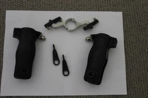 Vario 1/4 scale R22 rotor blade holders plus parts - Picture 1 of 3