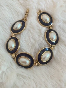 Vtg Monet Signed Gold Faux Pearl Navy Enamel Bracelet Oval Link 7.25” - Picture 1 of 12