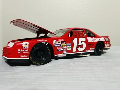 Ford Thunderbird # 15 Rouge NASCAR MOTORCRAFT GEOFF BODINE 1:18 ERTL (sin caja) Foto 1 de 4