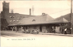 LITTLE FALLS, NEW YORK - BUSY RAILROAD STATION DEPOT - UNDIVIDED BACK POSTCARD - Picture 1 of 2
