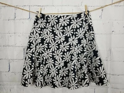 New York & Co Falda Acampanada Floral Punto Suizo Negra Blanca Talla 12 Forrada Algodón  Foto 1 de 4
