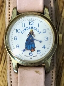 Vintage Bradley Cinderella Uhr rosa Band Handaufzug funktioniert Kinder oder Damen - Bild 1 von 7