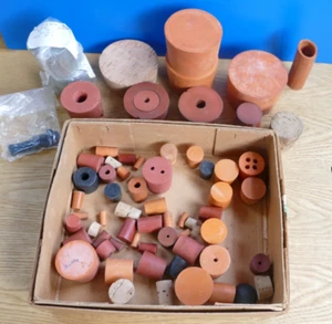 Assorted sized selection of rubber bungs the largest 71- a couple of cork- - Foto 1 di 9