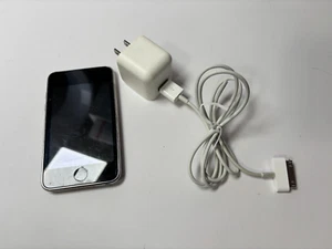 Apple iPod Touch 3rd Generation 32GB MC008LL Works Gen 3 MP3 Player and Chargr - Picture 1 of 5