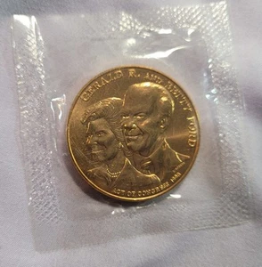 1998 CONGRESSIONAL BRONZE MEDAL - GERALD R. AND BETTY FORD - SEALED IN MINT WRAP - Picture 1 of 4