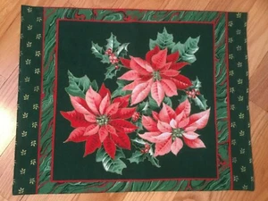 Table mat, poinsettia on the green, liner on the back, 19 x15, reversible, new - Picture 1 of 9