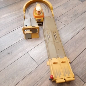 Disney Store Cars Lightning McQueen Radiator Springs Track launcher Pixar set - Picture 1 of 11