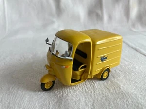 Vespa triporteur AC4T PTT la Poste 1963 - 1/43 UH Universal Hobbies - Foto 1 di 7