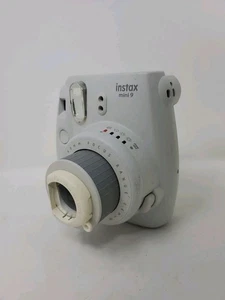 Fujifilm Instax Mini 9 Sofortbildkamera - Rauchweiß - Bild 1 von 2