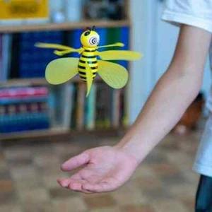 Ape Volante Giocattolo Volante Induzione Alta Velocità - Luci LED Carica USB Telecomando Hover - Foto 1 di 7