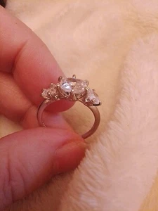 Beautiful Clear Crystals Of Three Round Cut Gems White Gold Plated UK R+1/2 - Picture 1 of 4