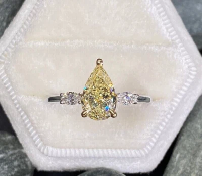 Anillo de diamantes cultivados en laboratorio amarillo vivo corte pera de 1,50 quilates certificado IGI de oro blanco de 14 k Foto 1 de 4