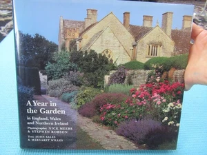 Year in the Garden : In England, Wales, and Northern Ireland, HC/DJ 2001 NEW - Bild 1 von 15
