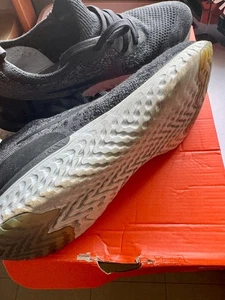 Nike Epic React Flyknit Running Sneaker Schwarz - Größe UK 9 (EU 44) US 10 - Bild 1 von 7
