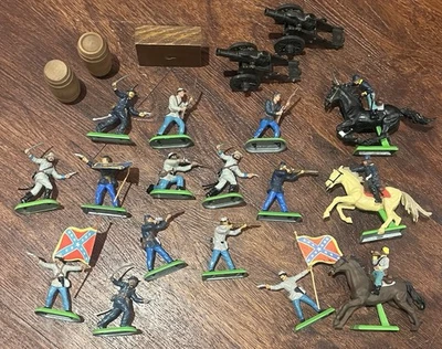 Lote de 20 figuras vintage LTD de Gran Bretaña con detalle incluyendo cañones y barriles Foto 1 de 4