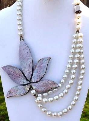 鲍鱼镶嵌贝壳和人造珍珠 Swag 声明项链复古复古 20 世纪 70 年代 — 第 1/4 张图片