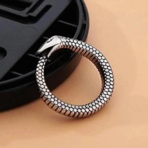 Anello Serpente Acciaio Inox Placcato Argento Ouroboros Serpente che Si morde la Coda - Foto 1 di 12