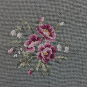 Vintage grün Blumen fertig Nadelspitze zierlich rosa Blumen Maiglöckchen - Bild 1 von 9