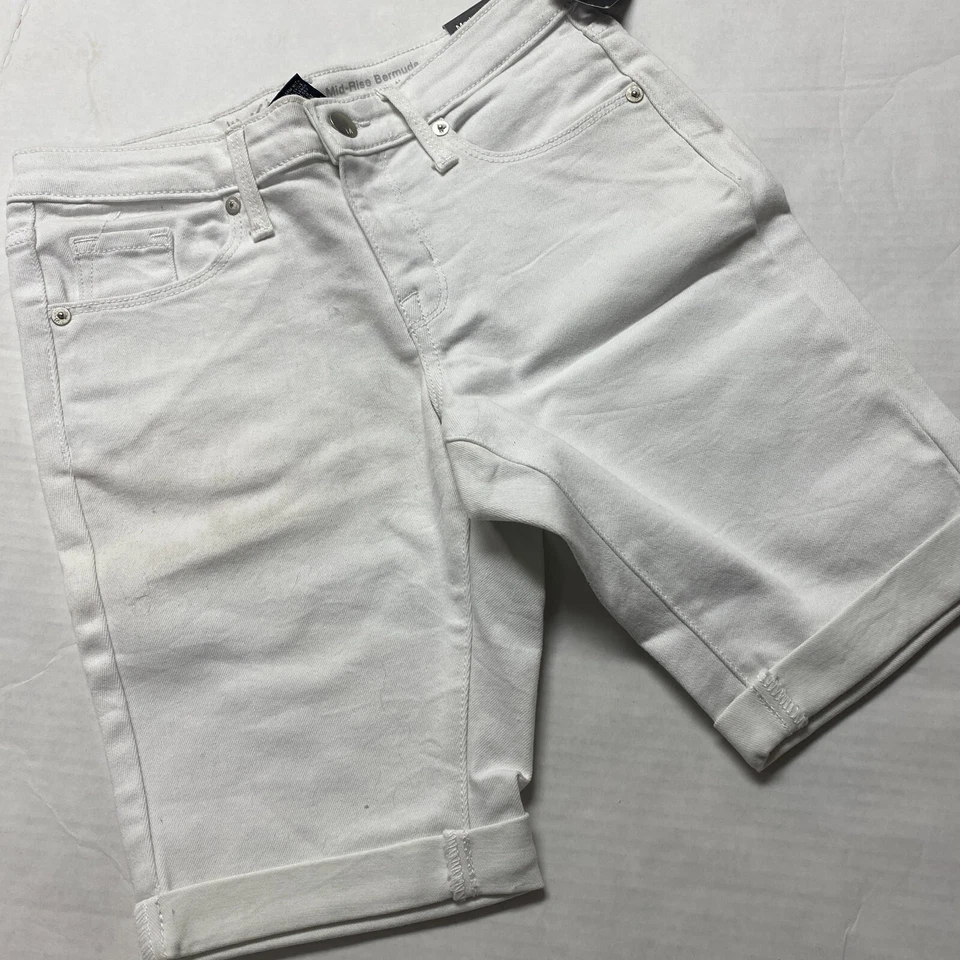 Mossimo Denim Women's Fresh White Opaque Mid Rise Bermuda Shorts Size 0/R