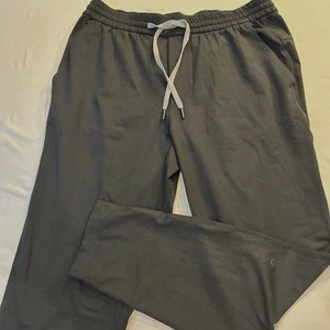 Lululemon ABC Men’s Size L Warpstreme Pull-On Pants Black Relaxed Fit LM5AY25 - Picture 1 of 6