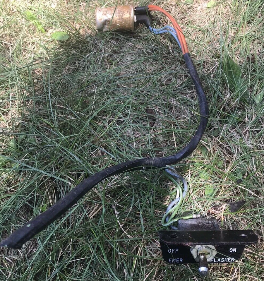 Interruptor de luz de advertencia intermitente de emergencia Ford Galaxie 500 1966 vintage - ORIGINAL Foto 1 de 4