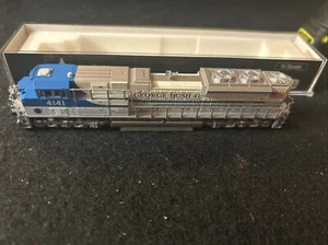 N Scale Kato EMD 176-8411 SD70ACe George Bush #4141 Diesel Locomotive#56 - Picture 1 of 8