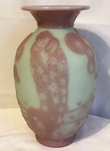 Fenton Kelsey Murphy sand carved lotus mist Burmese vase "DOG AND DAME" - Picture 1 of 4