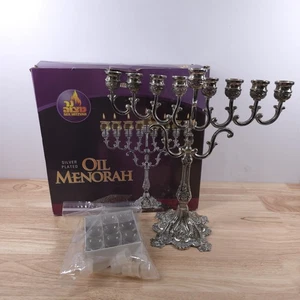 Menorá al óleo chapada en plata Ner Mitzvá con tazas de vidrio tamaño #3 Janucíah Judaica - Imagen 1 de 14