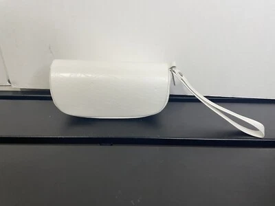 Oakley Sunglass Case White Soft Zip Around with Wrist Strap All Over Print Logo - Изображение 1 из 4