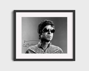Music Autograph Photo - Noel Gallagher - Cool Britannia Shades - Picture 1 of 8