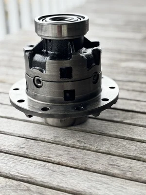 Estuche diferencial delantero Toyota serie 100 Land Cruiser. Foto 1 de 4