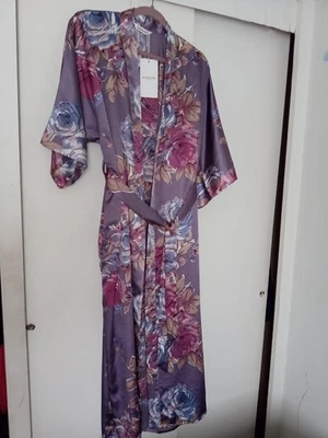 Babeyond Truly Timeless Kimono Robe Foto 1 de 4