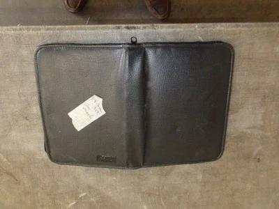 Owners Manual Case BMW 328i Convertible 1998 - Image 1 of 3