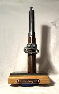 Aufsteller für Martini-Henry 1871 Bayo. mit Holzsockel und Gravurplatte - Bild 1 von 7